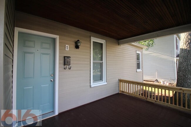 Photo - 116 Gold Ave SW