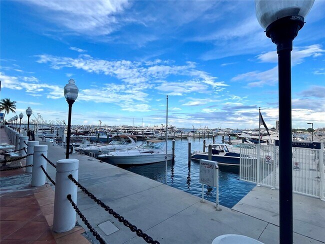 Photo - 555 NE 15th St Unit 15G