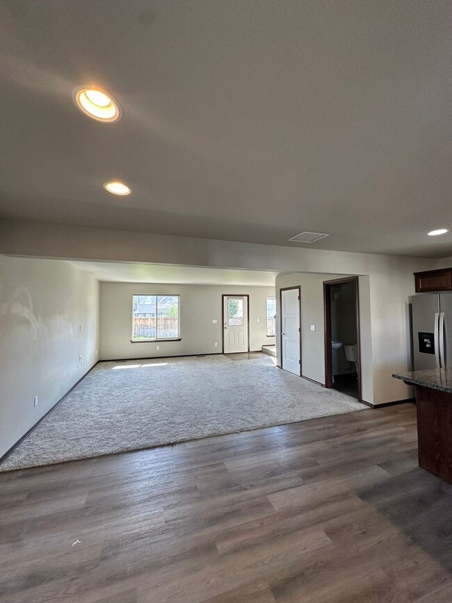 Photo - Amazing 3 Bedroom 2.5 Bath Duplex!