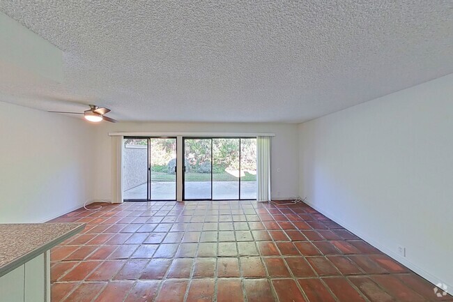 Building Photo - 2 Bedroom, 1.5 Bathroom Townhouse in San C...