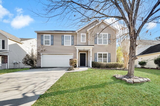 Photo - 3 Bedroom 2.5 bath home with 2 car garage located in Shadow Moss
