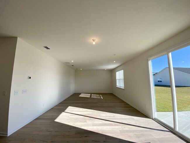 Photo - Four Bedroom in The Lakes at New Riverside!