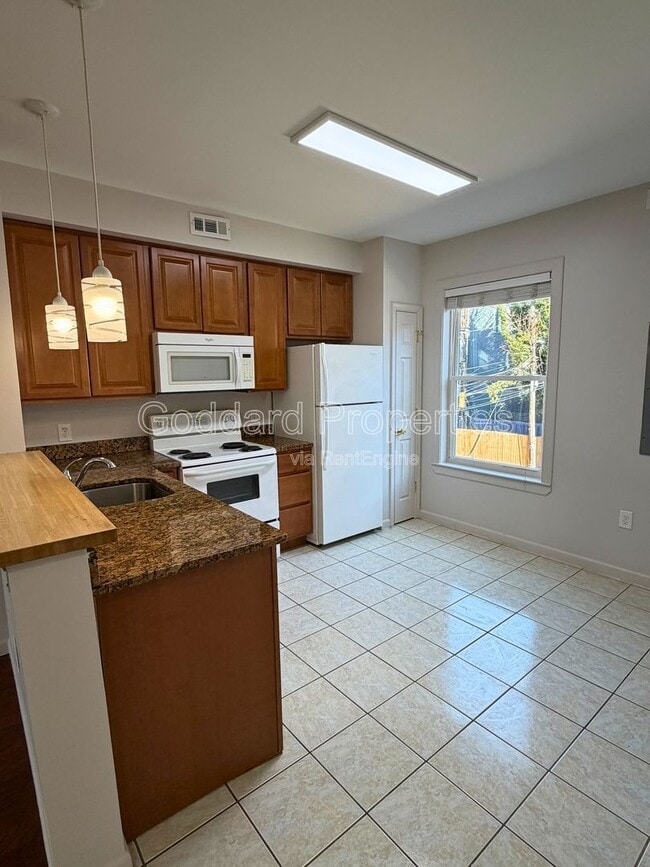 Photo - 12 E 22nd St