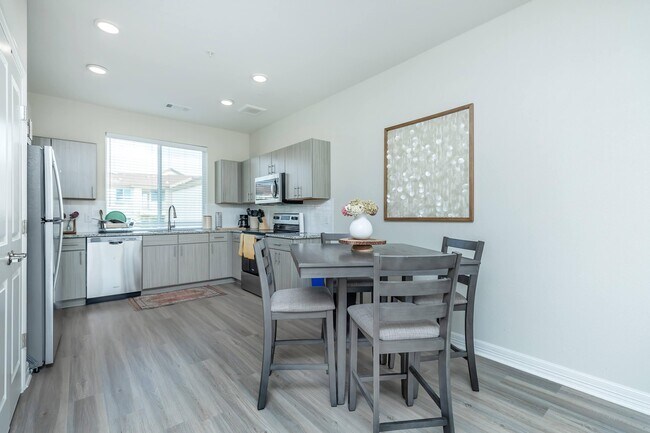 Photo - 1408 W Whitestone Blvd