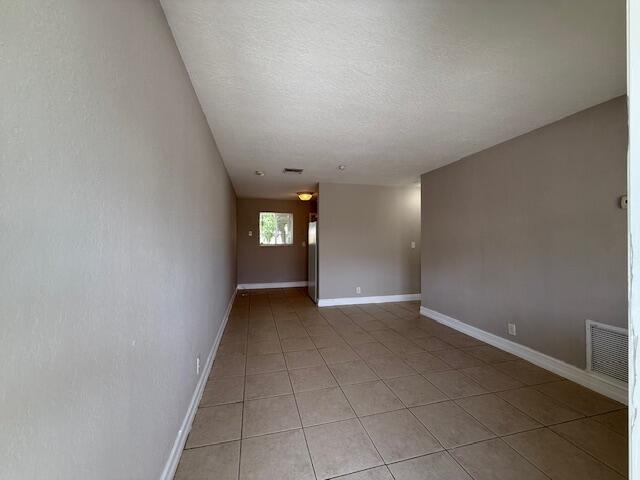 Photo - 400 Metcalf Ct