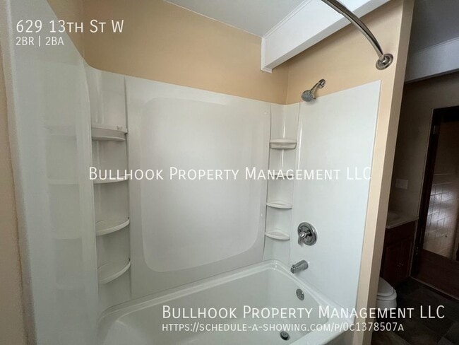Photo - 629 13th St W