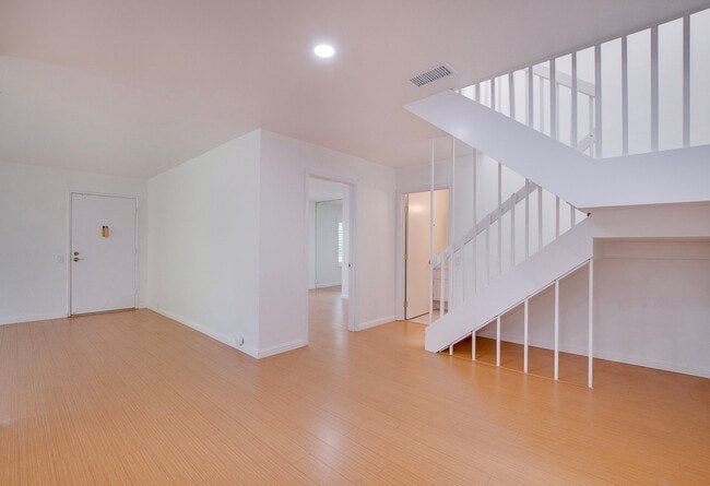 Building Photo - 10764 Caminito Bravura