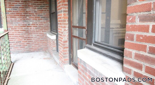 Photo - 14 Lakeville Rd Unit 11