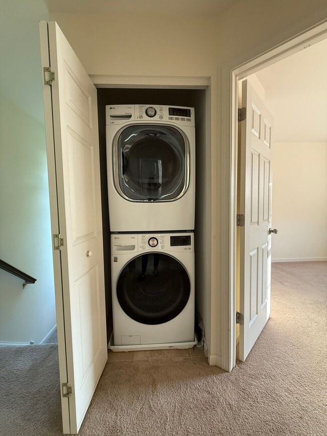 Photo - 136 Kestrel Ln