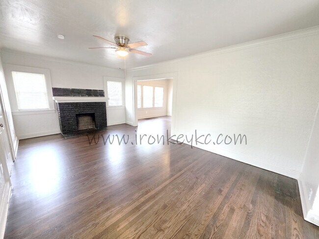 Photo - 2100 E 58th St