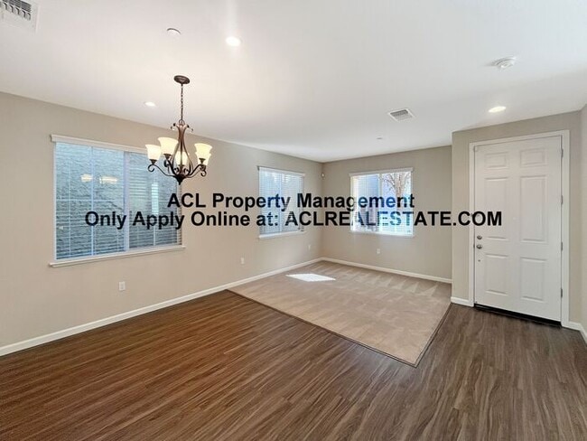 Photo - Spacious 5 Bedroom Brentwood Home With Solar Tesla Powerwall And Prime Walkable Location