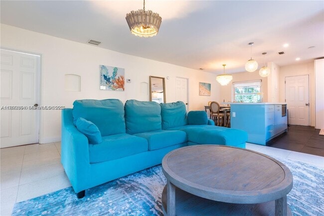 Building Photo - 426 NE 26th St Unit 2