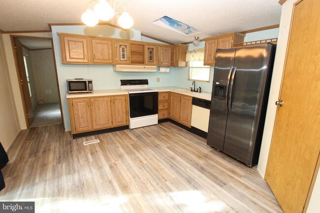 Building Photo - 22927 Cypress Dr