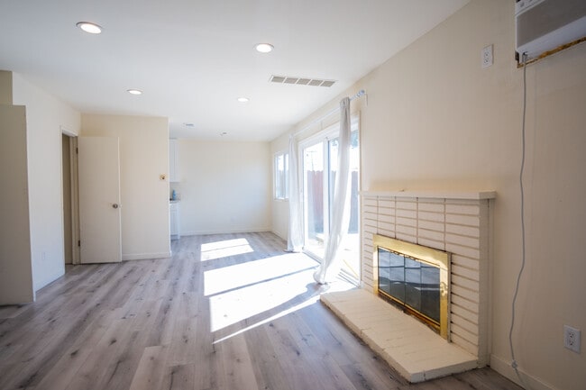 Building Photo - 2909 Elgin Dr Unit B Rental