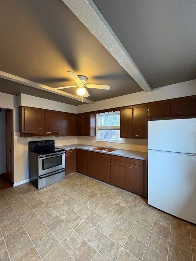 Photo - Three bedroom one bathroom home for rent