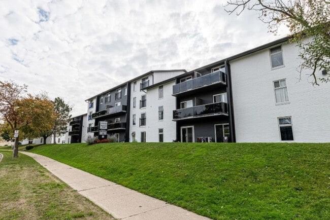 Photo - 109-123 Westwood Dr