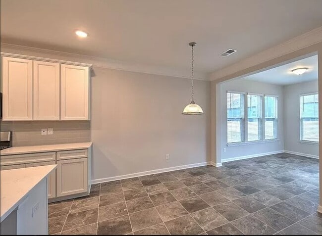 Photo - 515 Daisy Hill Ln