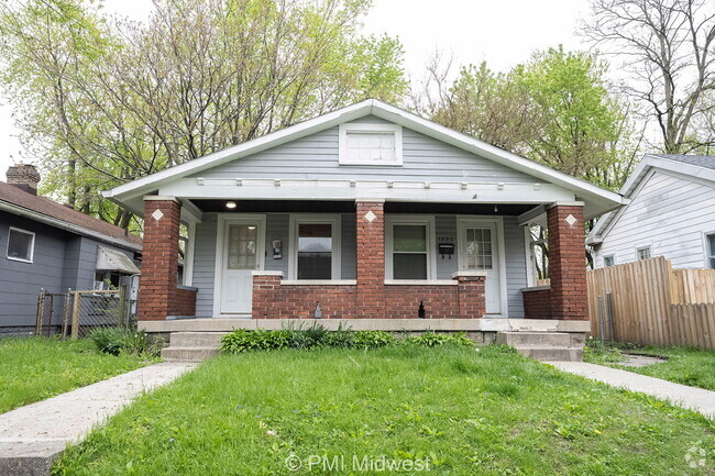 Building Photo - 1450 N Gladstone Ave Rental