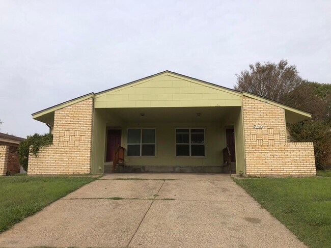 Photo - 7728 Claremont Dr Townhome