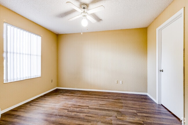 1 BR, 1 BA - 727 SF
