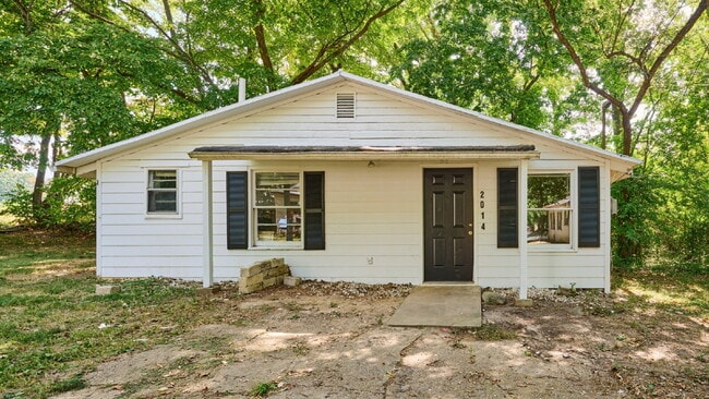 Building Photo - 2014 Woodland St Rental