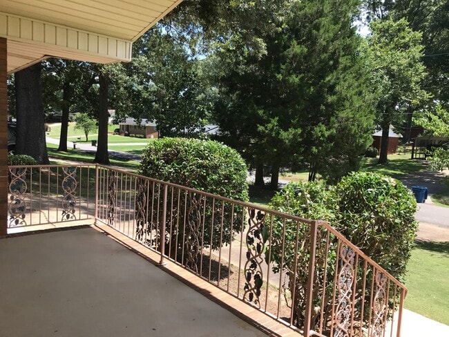 Photo - 946 Boswell Dr