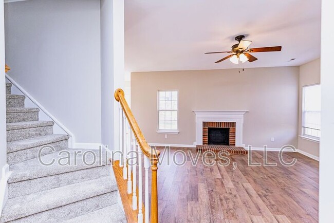 Photo - 211 Windsong Dr