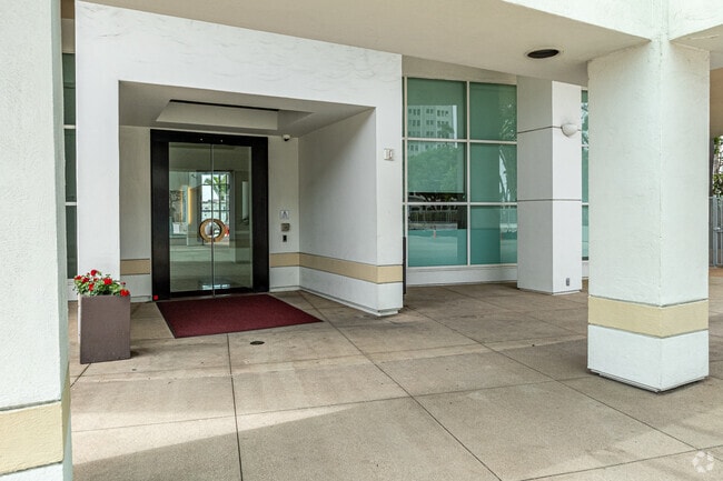 Photo - International Tower