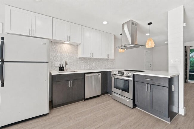 Building Photo - 5332 Balcones Dr Unit B