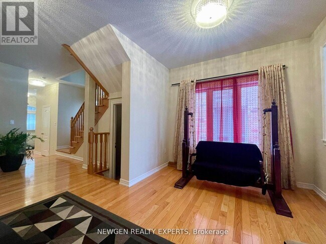 Photo - 42 Crystalview Crescent