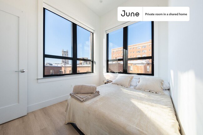 Room in Shared 4 bed/2 bath home in Dupont Circle