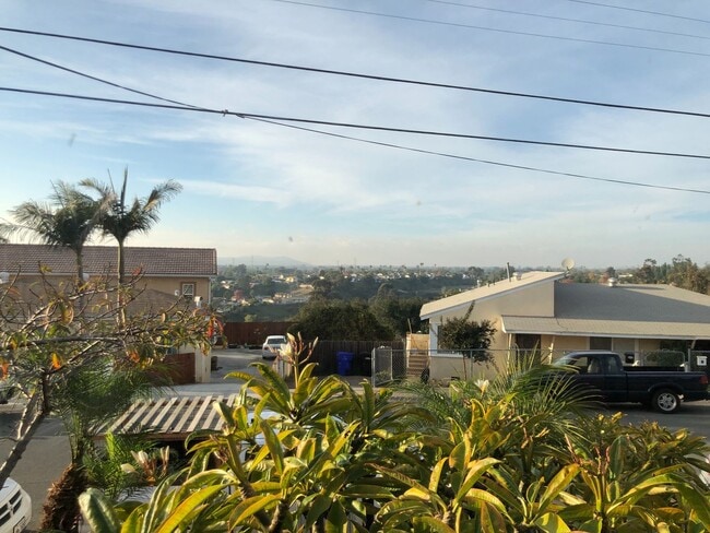 Photo - 3055 Comstock St
