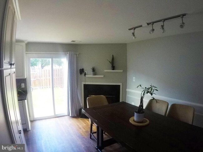 Photo - 8702 Village Green Ct