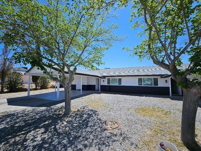 Photo - 1083 E Calvada Blvd