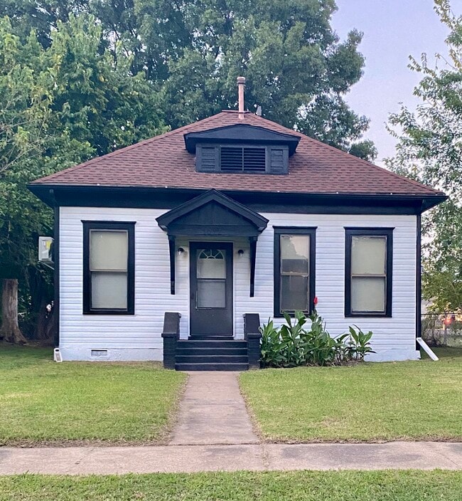 Building Photo - 1012 Boston St