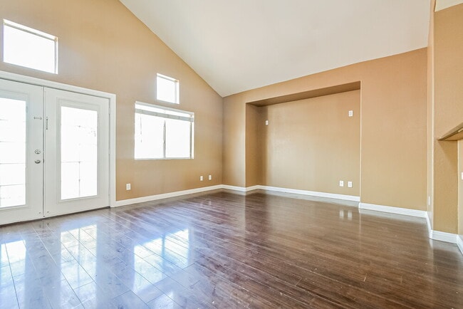 Photo - 410 Maritocca Ave