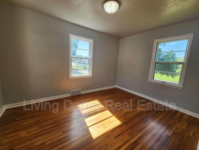 Photo - 2201 N 65th St