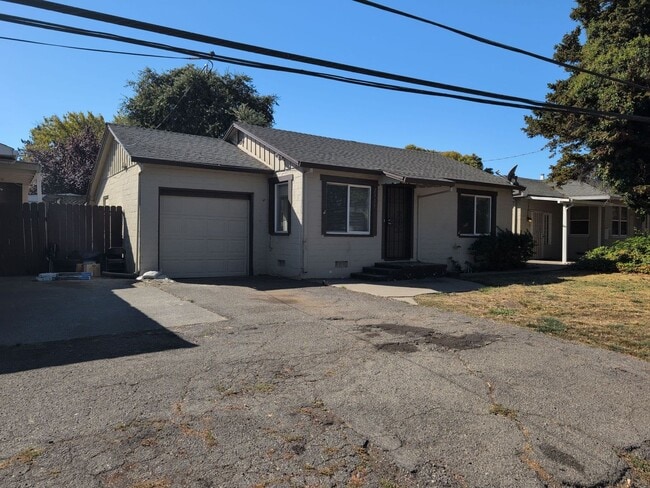 Photo - 2305 Woolner Ave