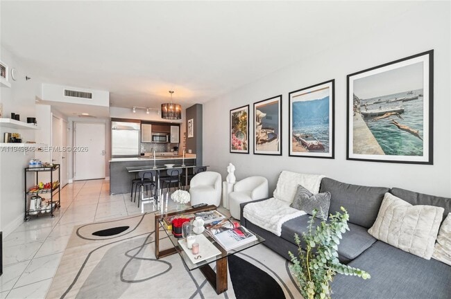 Photo - 55 SE 6th St Unidad 1608