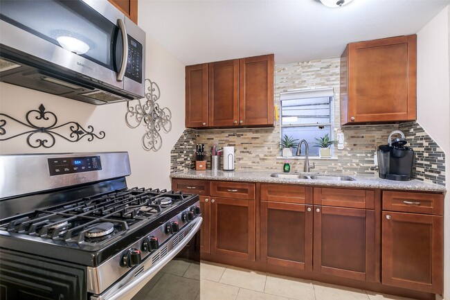 Photo - 4808 Woodhead St