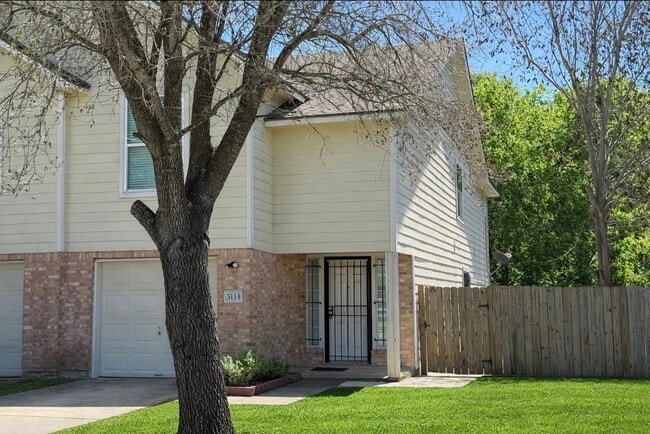 Photo - 3114 Bolt St