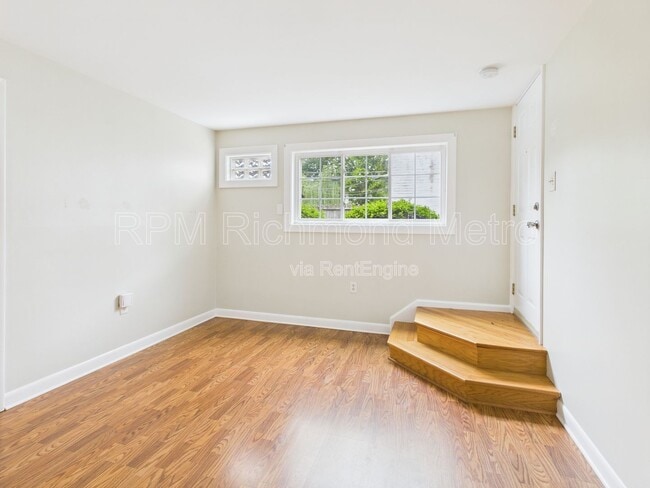 Building Photo - 4032 MacArthur Ave Unit E Rental