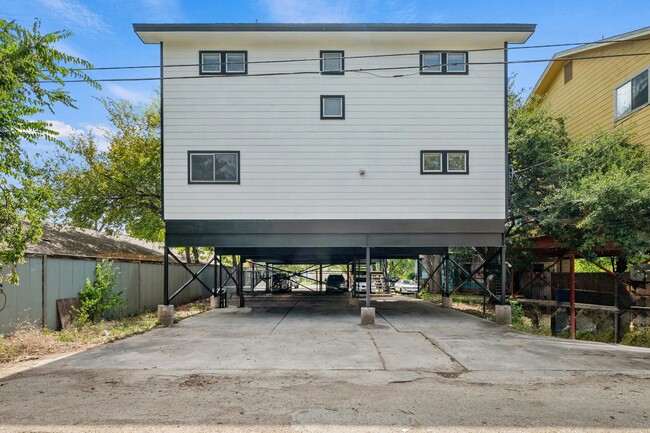 Renovated 6bed/3bath Close to Campus! - Renovated 6bed/3bath Close to Campus! House