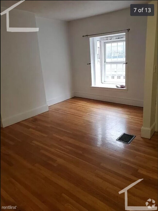 Building Photo - 5 br, 2.5 bath Triplex - 17 Sewall St 8 Rental