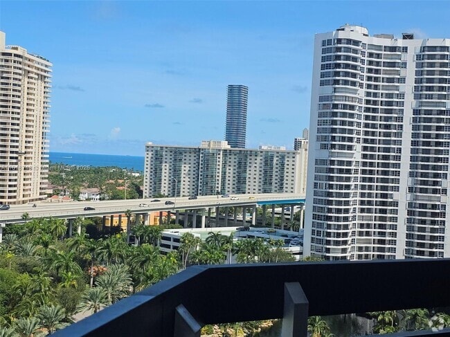 Building Photo - 3600 Mystic Pointe Dr Unit 1607 Rental