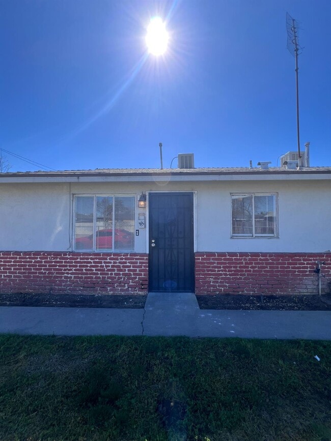 Photo - 4690 E Huntington Ave