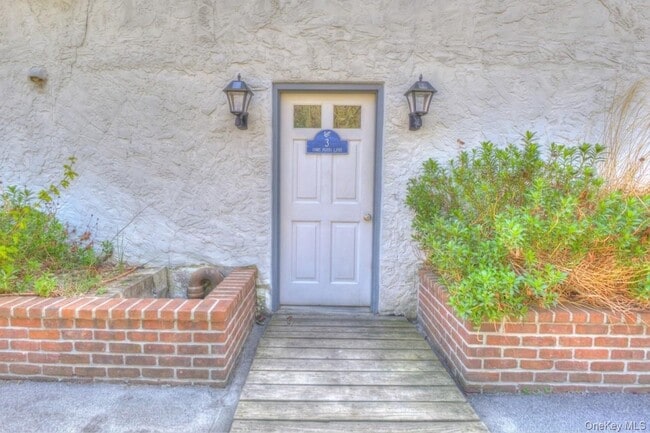 Building Photo - 3 Toms Point Ln Unit A