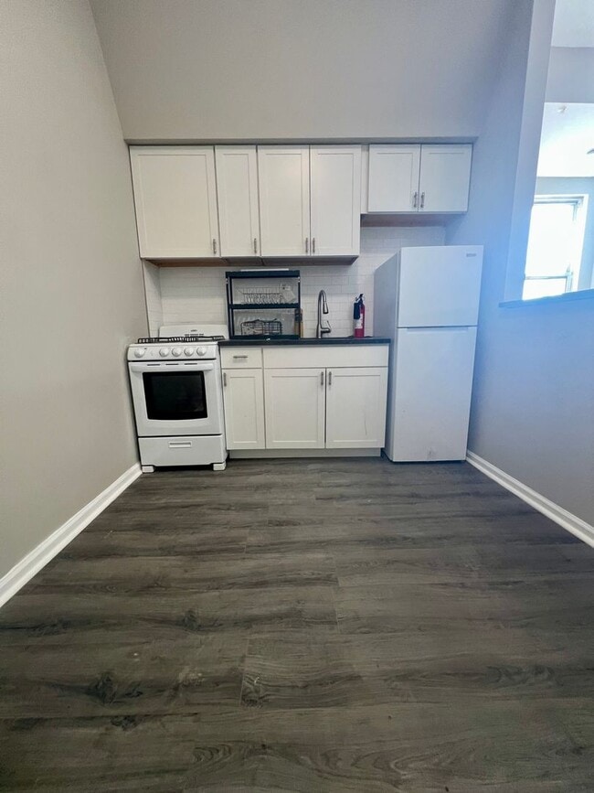 Building Photo - 2419 S 62nd St Unit 2