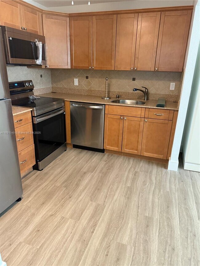 Photo - 67 Monaco Ct Unit B