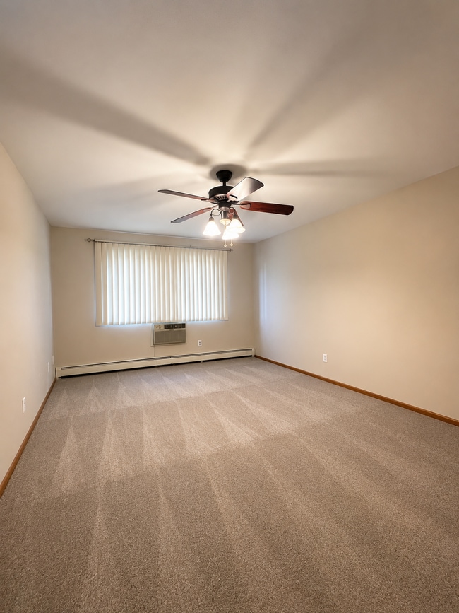 Building Photo - 5700 W Wahner Ave Unit 116